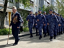 В Волгограде росгвардейцы присоединились к акции «Парад идет к ветерану»