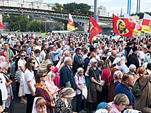 Патриарх Кирилл возглавил крестный ход в центре Москвы