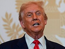 Трамп станцевал перед солдатами, которые могут не получить зарплату из-за шатдауна