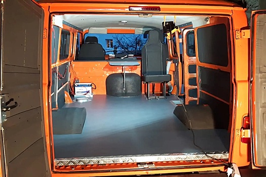 В ФРГ начались торги за уникальную оранжевую "Буханку" в идеале