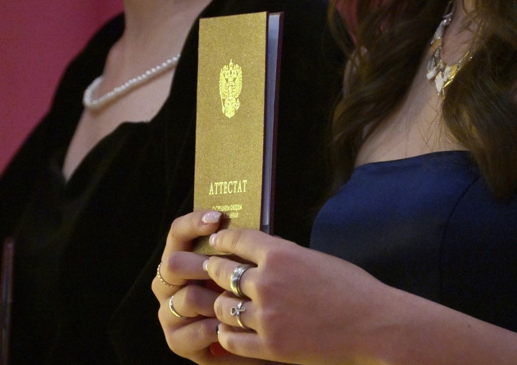 Зажрались, ненавидят страну Почему элита в КБР не встала под гимн России