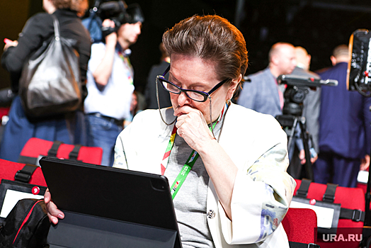 Губернатор ХМАО протестировала нейроассистента