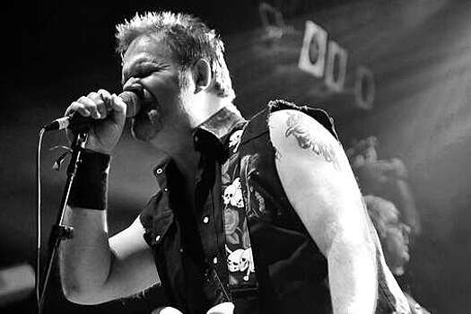 Группа Savage сообщила о смерти бас-гитариста Криса Брэдли