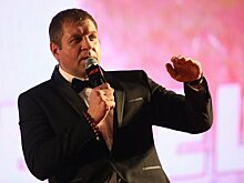 Из-за поведения Александра Емельяненко задержали самолет в Екатеринбурге