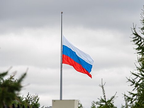 Церемония поднятия флага и исполнения гимна станет обязательной для всех школ в РФ