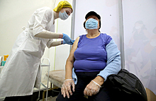 В Петербурге ввели обязательную вакцинацию от ковида для пожилых людей