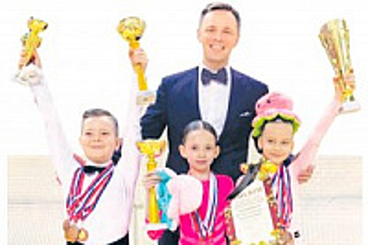 Ученики школы спортивных бальных танцев Виталия Сурмы завоевали 19 золотых медалей