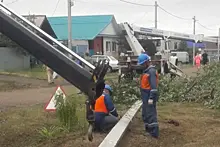 В Татарстане ураган повалил деревья, снес крыши и оборвал электропровода