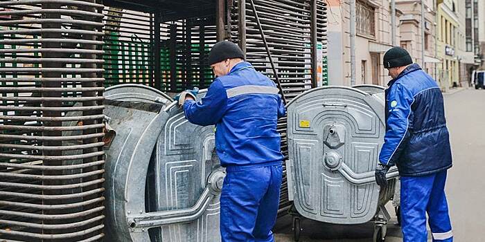 Во дворе на Фрязевской установят ограждение у мусорных баков