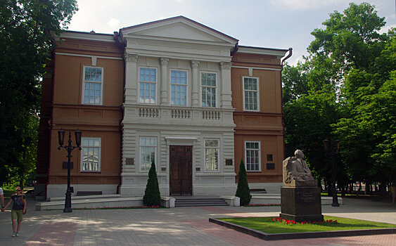 В саратовских музеях разрешили групповые экскурсии