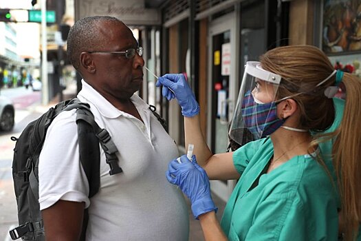 В США число случаев заражения коронавирусом превысило 700 тысяч