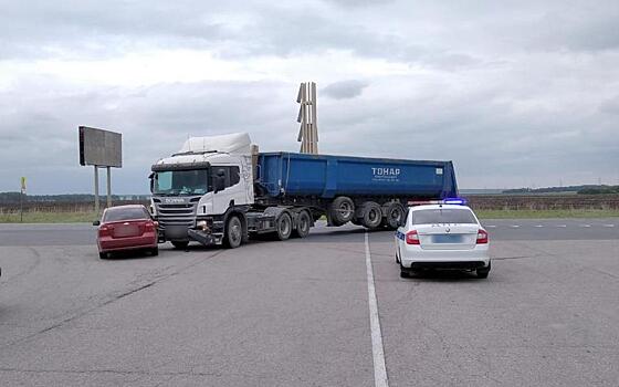 В Пронском районе столкнулись Chevrolet и большегруз