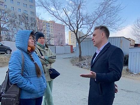 Жители одного из районов Владивостока обратились к парламентарию за помощью