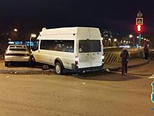 В Тольятти столкнулись легковушка и автобус