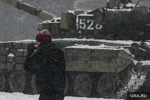 «Коммерсант»: НАТО укрепляет восточный фланг танками для дополнительной поддержки Киева