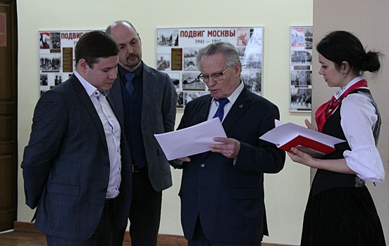 Музей школы № 1362 посетил советник председателя РВИО Ростислав Мединский