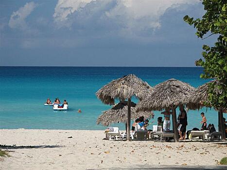 Туристов на Кубе напугали ураганом, комарами и португальскими корабликами