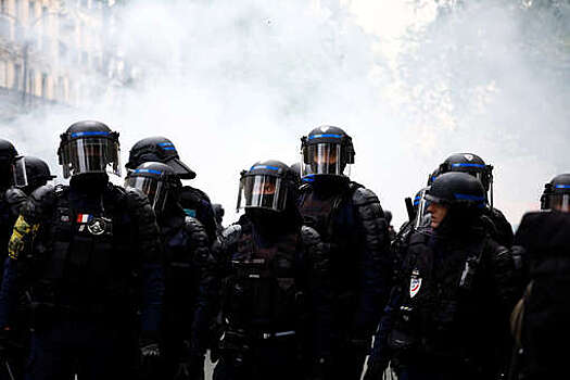 Число полицейских, госпитализированных после беспорядков в Париже, выросло до 12