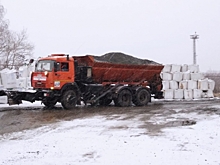 С гололедицей в Свердловской области борются более 200 машин