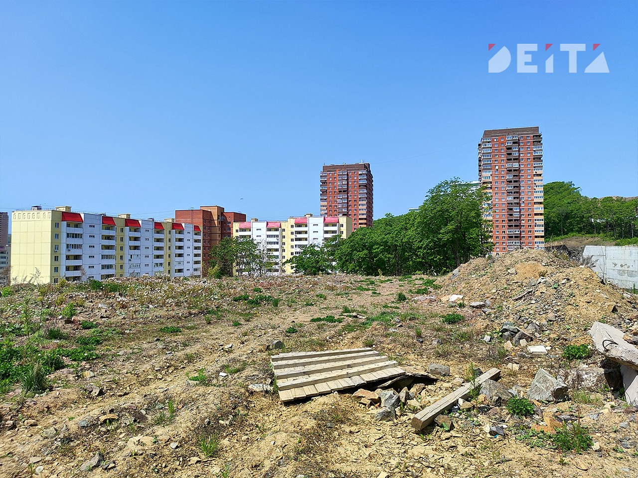 Коммунальщики Владивостока порушили труды жильцов, самостоятельно благоустроивших себе двор