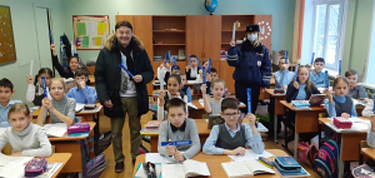 Снеговик на страже ПДД: в Нижегородской области госавтоинспекторы и общественники провели познавательную игру с населением