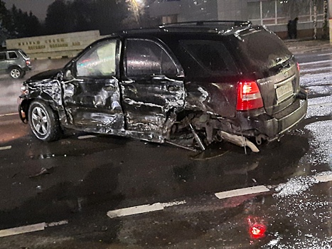 В Курске у мемориала произошло серьезное ДТП