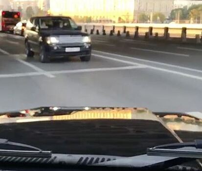 Кадры с Gelandewagen на тротуарах Москвы попали в интернет