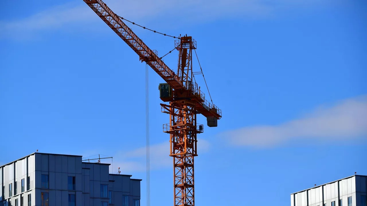 Женщина&nbsp; выпала из крана и осталась жива