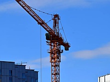 Женщина выпала из крана и осталась жива