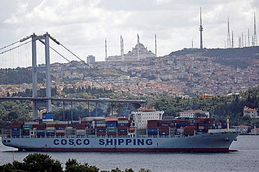 В Турции заявили об отсутствии проблем с морским сообщением в проливах из-за мин
