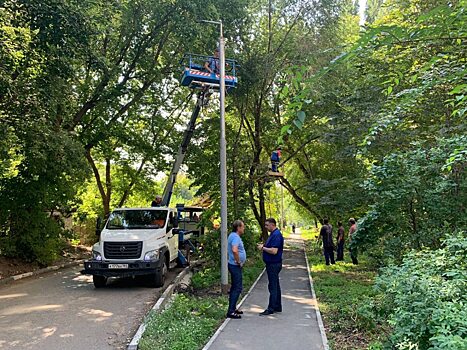 У поликлиники и детского сада в Заводском районе Саратова установили освещение