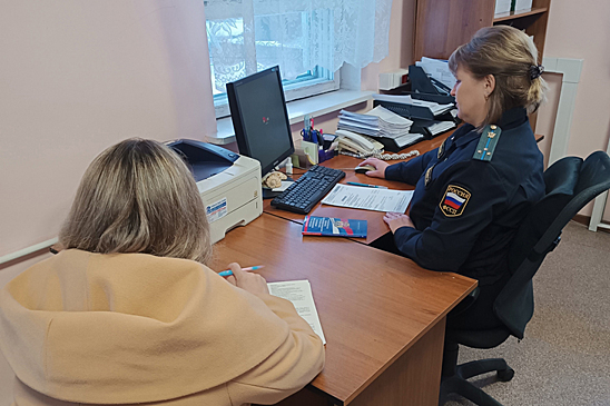 Мать-кукушка спряталась в подполе от приставов под Новосибирском