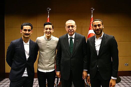 Хавбек "Арсенала" Озил поужинал вместе с президентом Турции