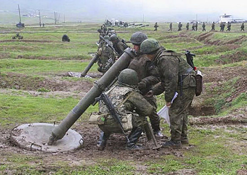 Артиллеристы 201-й российской военной базы в Таджикистане в ходе учения мортирной стрельбой уничтожили в горах все условные цели