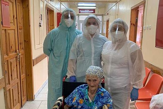 Липецкие врачи вылечили от коронавируса 103-летнюю пациентку