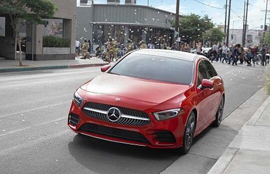 Mercedes A-Class демонстрирует возможности распознавания голоса