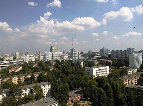 «Босиком по крышам»: в библиотеке на Усиевича открылась фотовыставка, посвященная Москве