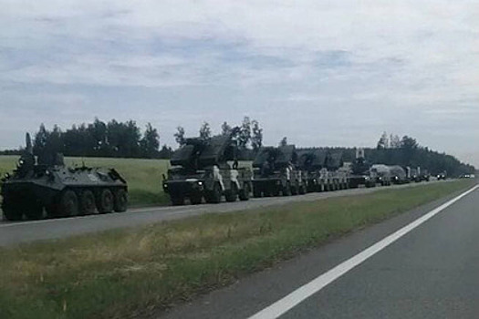 Под Минском заметили перемещение военной бронетехники