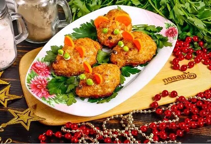 Котлеты-мышки с выпученными, видимо, от удивления собственным видом глазами.  