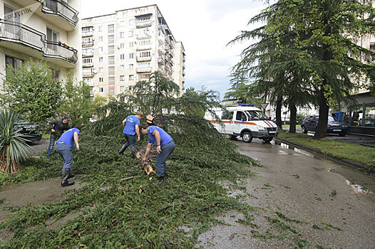 МЧС Абхазии устраняет последствия ливня в Сухуме