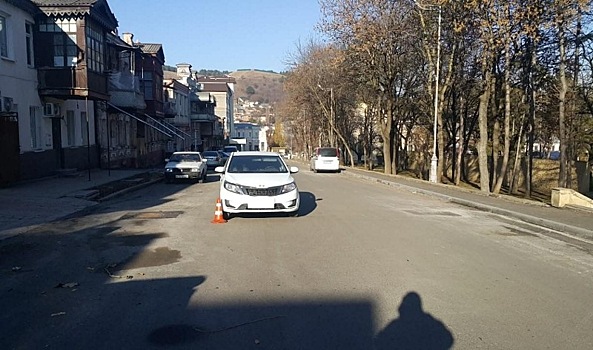 Пенсионерка решила перейти дорогу в неположенном месте и была сбита иномаркой в Кисловодске