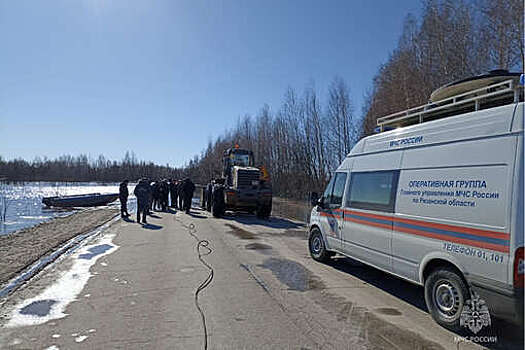В Ряжске фура утонула во время переправы через реку
