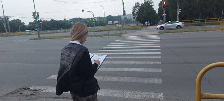 В Тольятти самокатчик сбил ребенка на зебре и скрылся