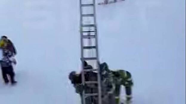Десятки людей застряли на горнолыжном подъемнике в Подмосковье