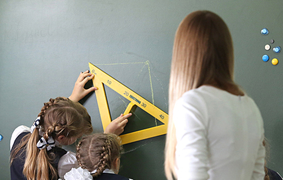 Учителям разрешили повышать квалификацию только в госучреждениях