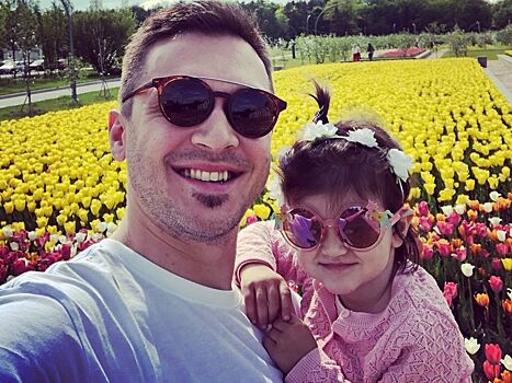 Максим Траньков вместе с женой и дочерью отдыхает в Турции