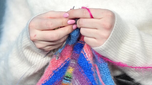 Почему зумеры увлеклись «бабушкиными» хобби