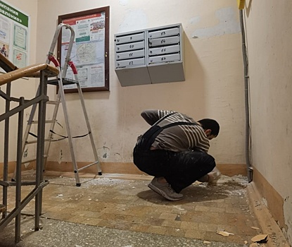 Сотрудники подрядных организации продолжили благоустройство домов в поселении Кокошкино