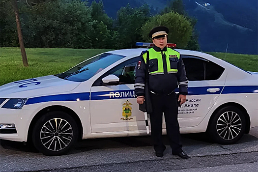 В Анапе полицейские спасли колонну детских автобусов