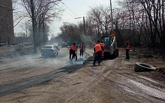Девять бригад начали ликвидацию ям в Рязани